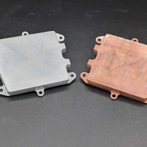 Alloy 推出单片式冷板，解决 100kW 的机柜外围热瓶颈