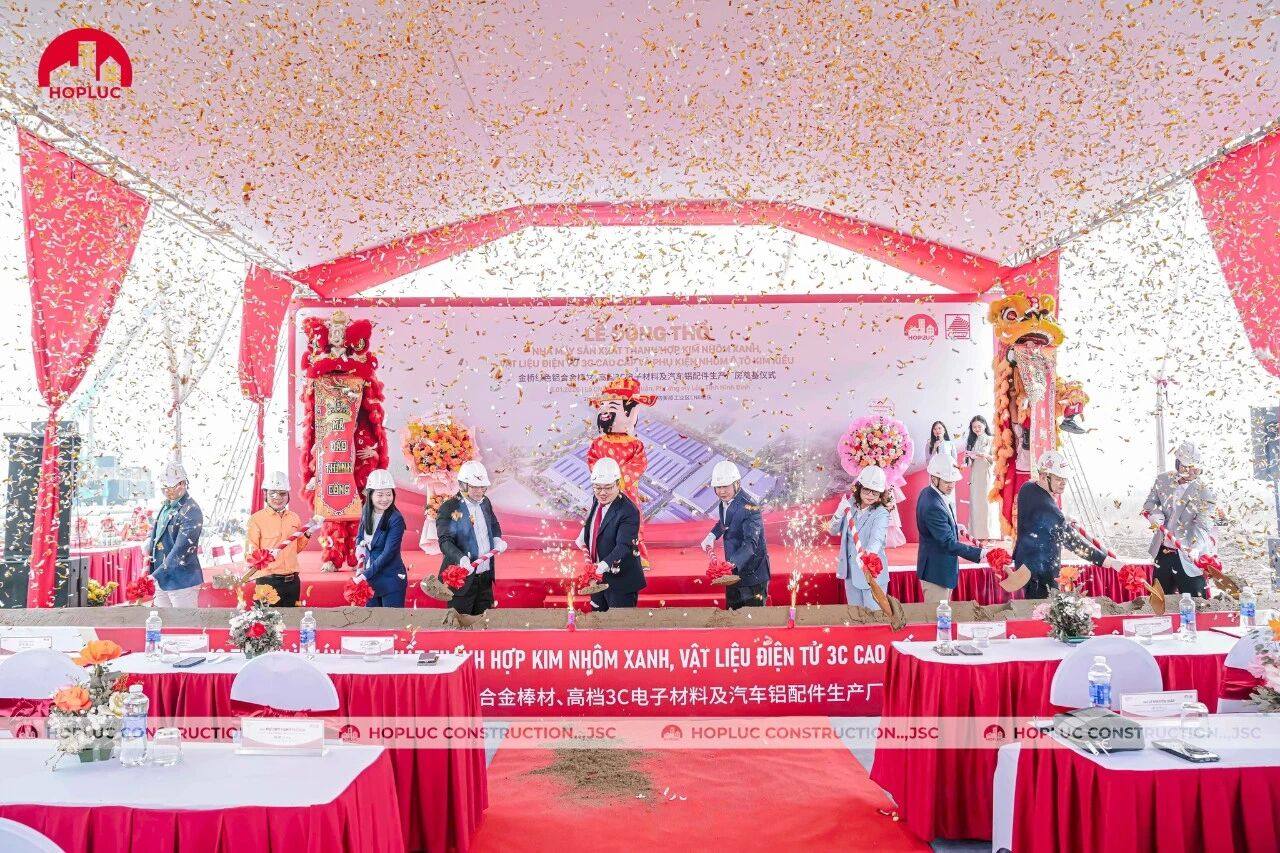 可能是包含下列内容的图片：烛台和文字