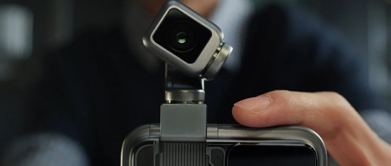 探索手机新形态，荣耀机器人手机Robot Phone惊艳亮相MWC 2026