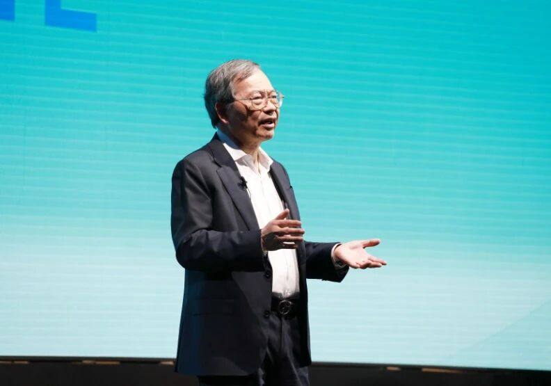 梁见后强调「AI革命才刚开始」。苏义杰摄