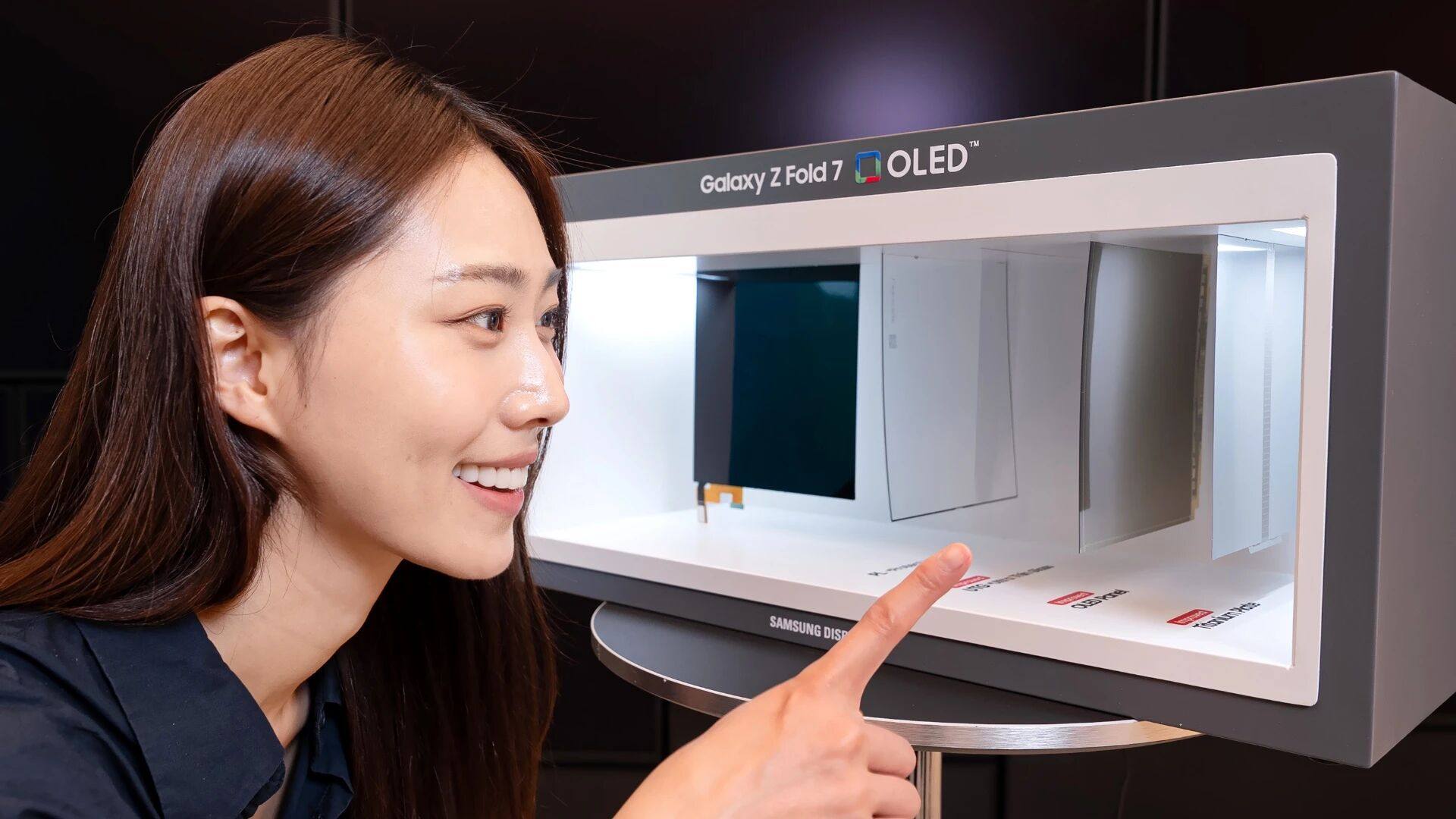 三星 Galaxy Z Fold 7 OLED 显示屏耐用性结构